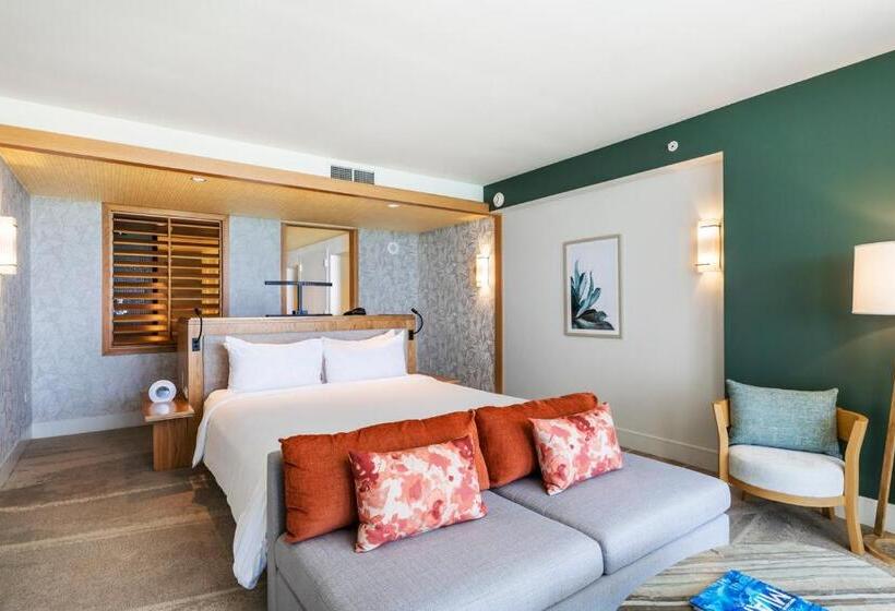 سوئیت جونیور با تخت بزرگ, Eden Roc Miami Beach