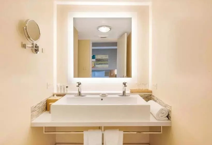 Premium room with view, Eden Roc Miami Beach