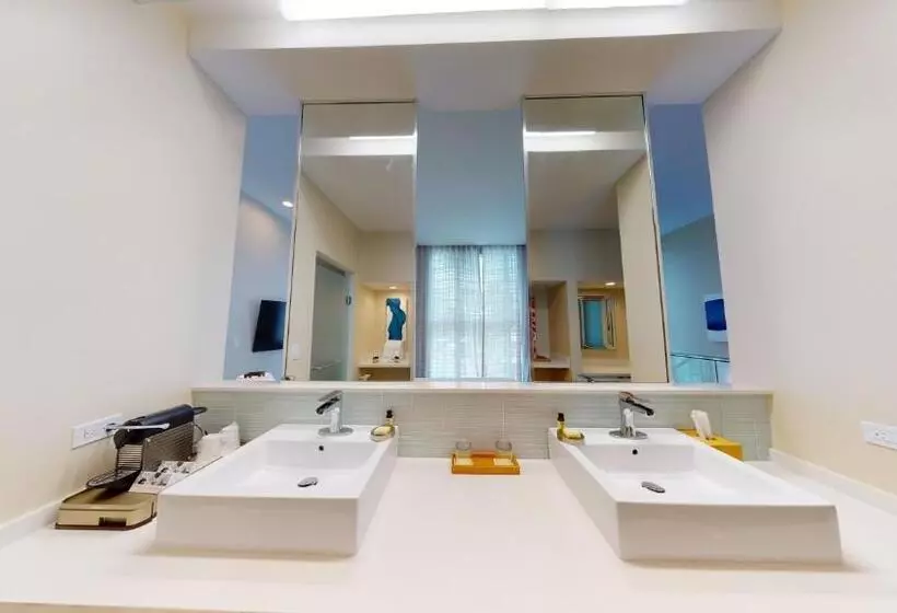 اتاق استاندارد با تخت بزرگ, Eden Roc Miami Beach