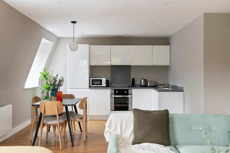 带大床的套房, Fairmont Miramar Hotel & Bungalows