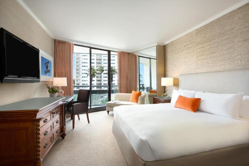 带大床的豪华间, Fairmont Miramar Hotel & Bungalows