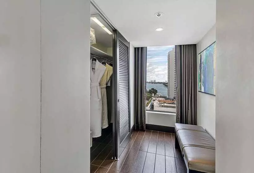 キングサイズベッドのジュニアスイート, Hilton Miami Downtown