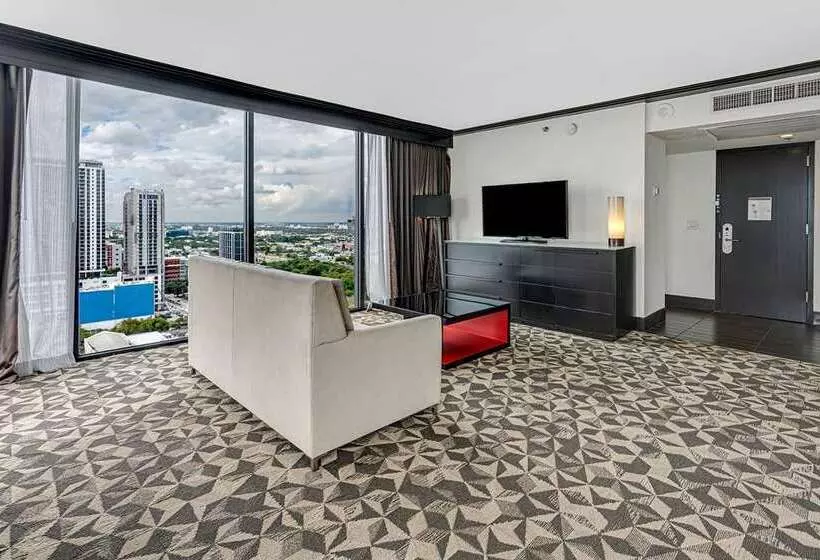 キングサイズベッドのジュニアスイート, Hilton Miami Downtown