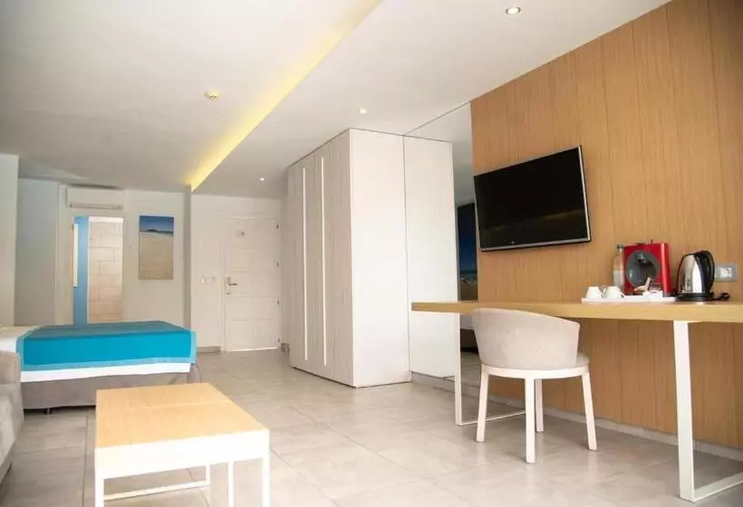 اتاق استاندارد با چشم‌انداز استخر, Bluesea Bahia de Lobos