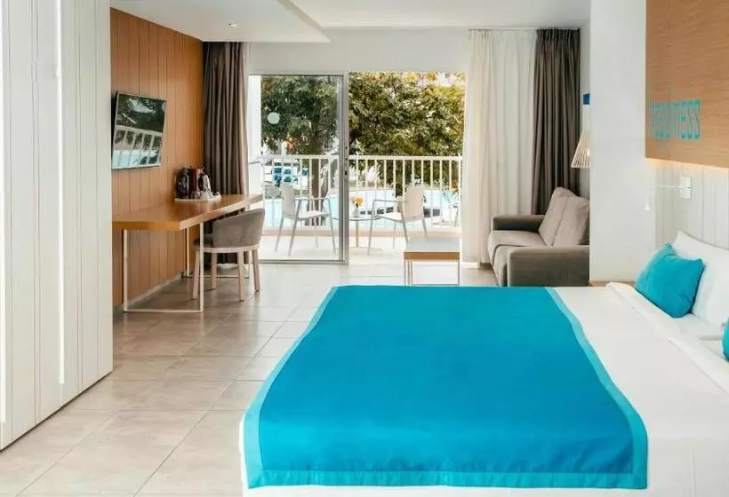 اتاق استاندارد با چشم‌انداز استخر, Bluesea Bahia de Lobos