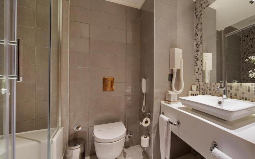 غرفة قياسية مطلّة علي البحر, Papillon Ayscha Resort & Spa