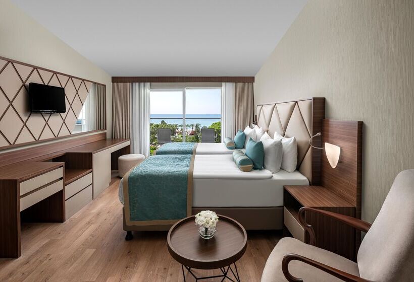 带大床的套房, Papillon Ayscha Resort & Spa