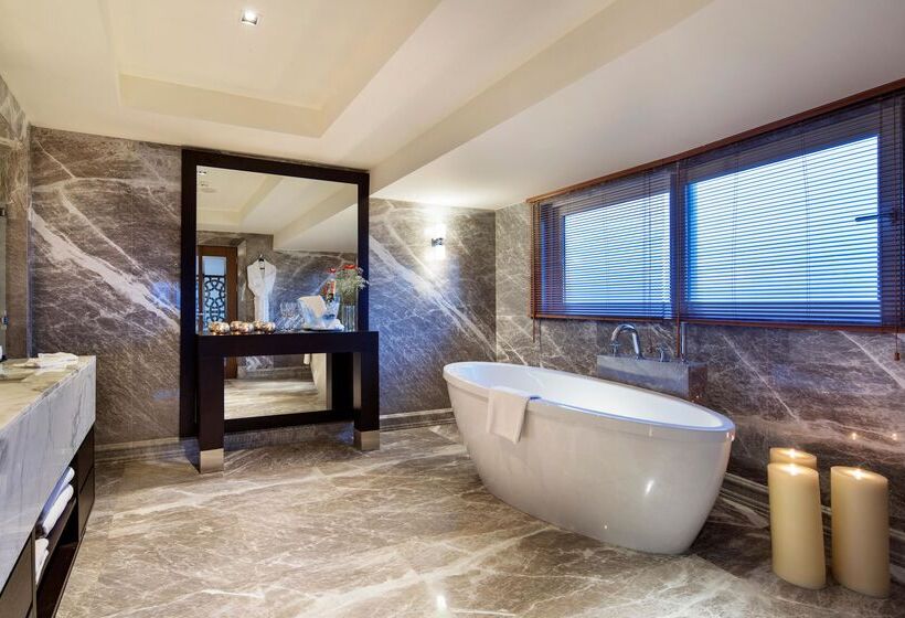 带大床的套房, Papillon Ayscha Resort & Spa