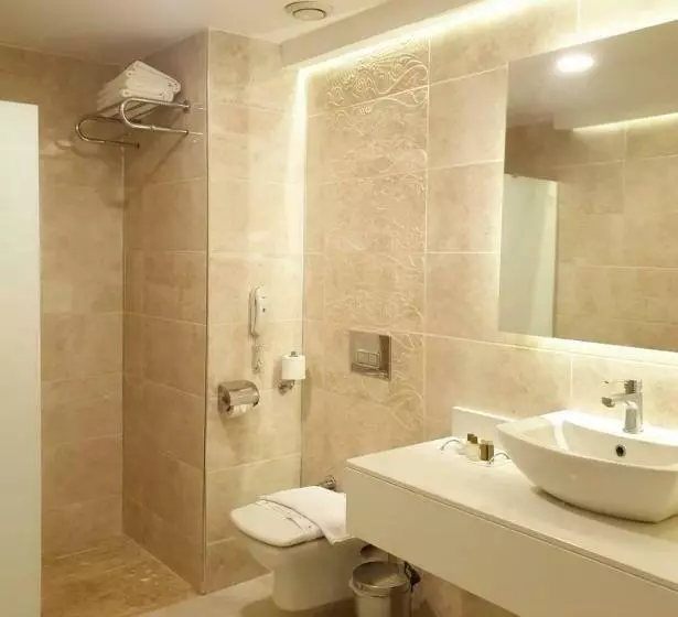 اتاق استاندارد با چشمانداز باغ, Royal Asarlik Beach