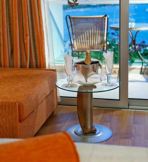 غرفة قياسية مطلّة علي البحر, Royal Asarlik Beach