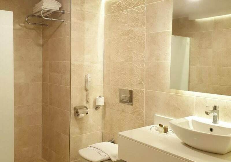 غرفة قياسية مطلّة علي البحر, Royal Asarlik Beach