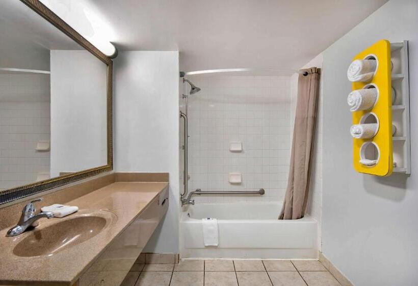 اتاق استاندارد با تخت بزرگ, Motel 6 Lafayette, La