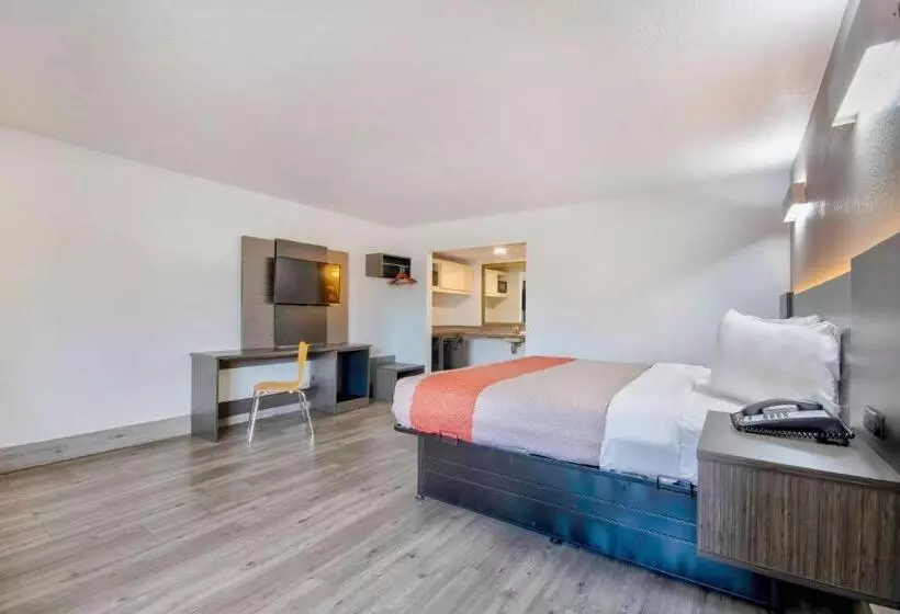 اتاق استاندارد با تخت بزرگ, Motel 6 Lafayette, La