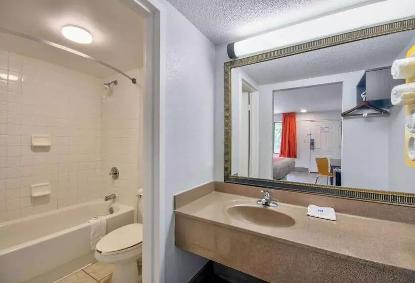 اتاق لوکس با تخت بزرگ, Motel 6 Lafayette, La