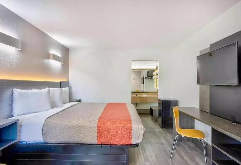 اتاق لوکس با تخت بزرگ, Motel 6 Lafayette, La
