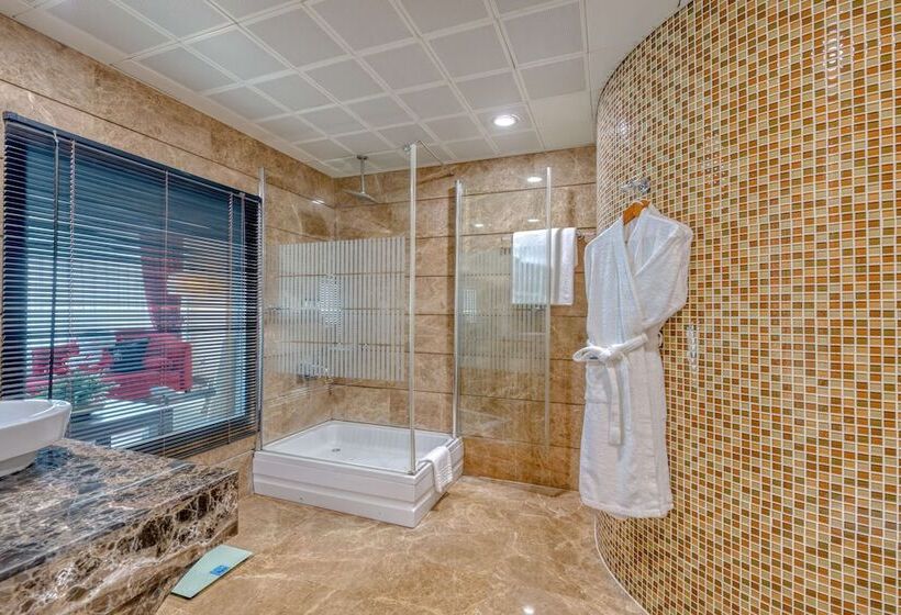 سوئیت با وان آب گرم, Sealife Family Resort