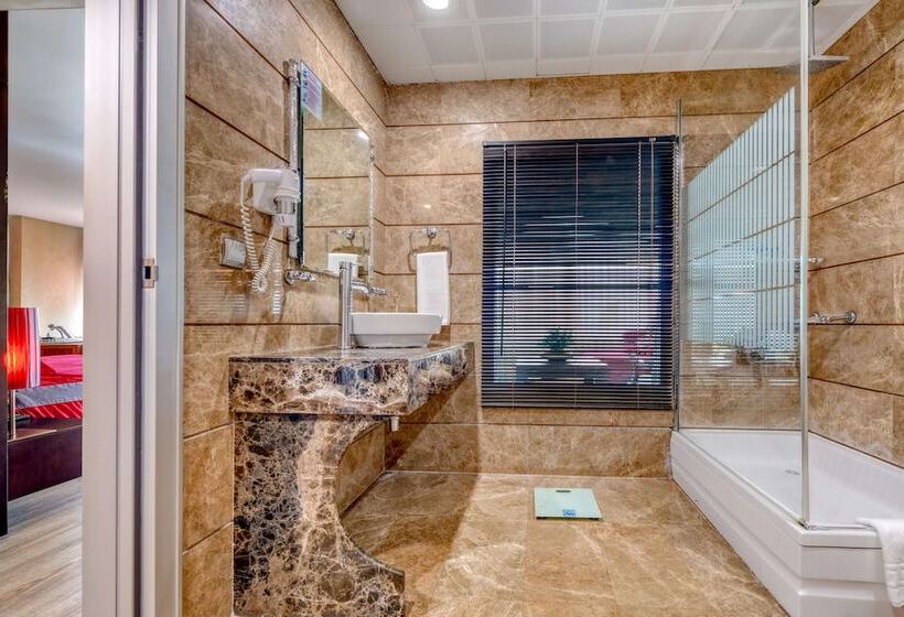 سوئیت با وان آب گرم, Sealife Family Resort