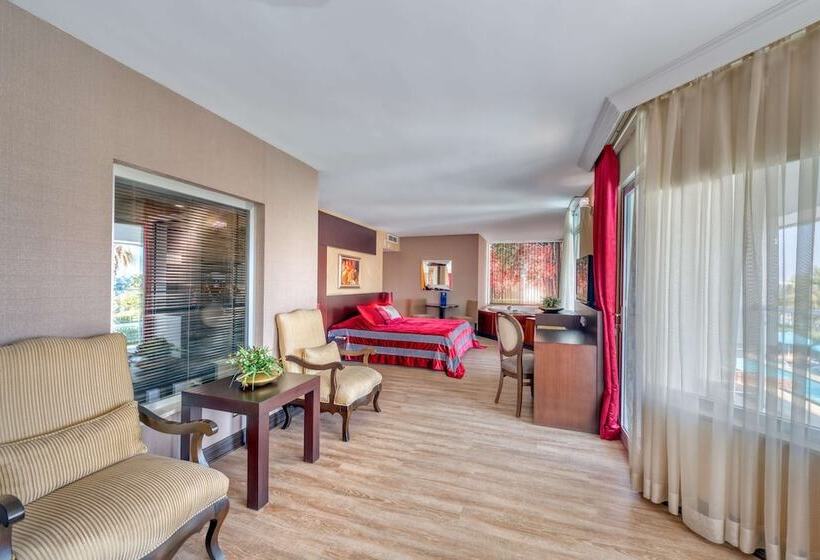 سوئیت با وان آب گرم, Sealife Family Resort