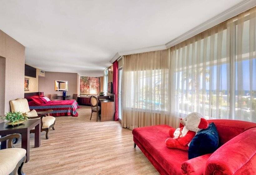 سوئیت با وان آب گرم, Sealife Family Resort