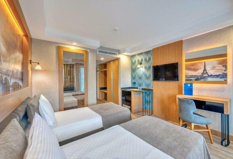 اتاق استاندارد سه نفره, Sealife Family Resort