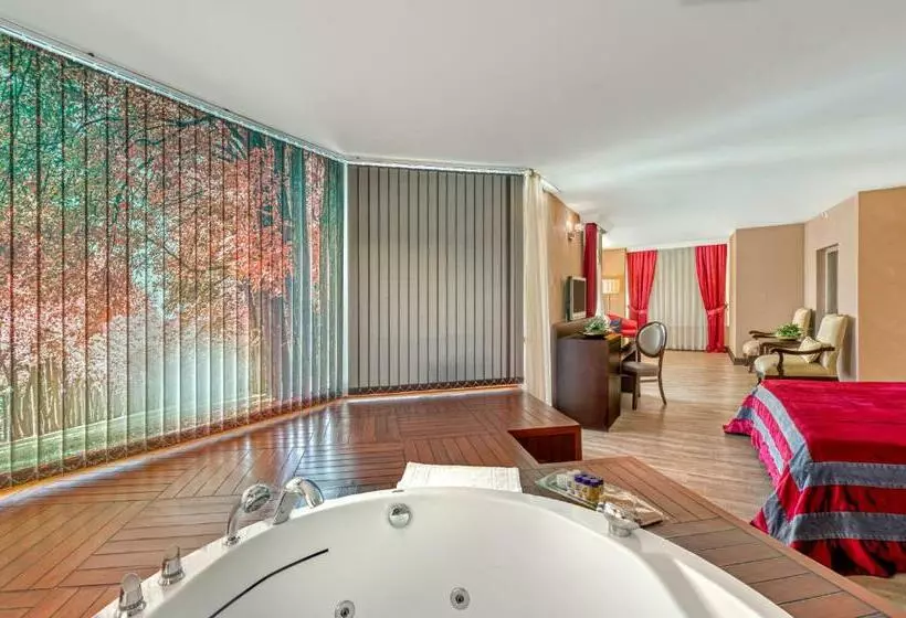 سوئیت با وان آب گرم, Sealife Family Resort