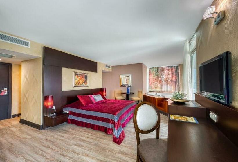 سوئیت با وان آب گرم, Sealife Family Resort