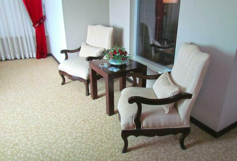 سوئیت با وان آب گرم, Sealife Family Resort