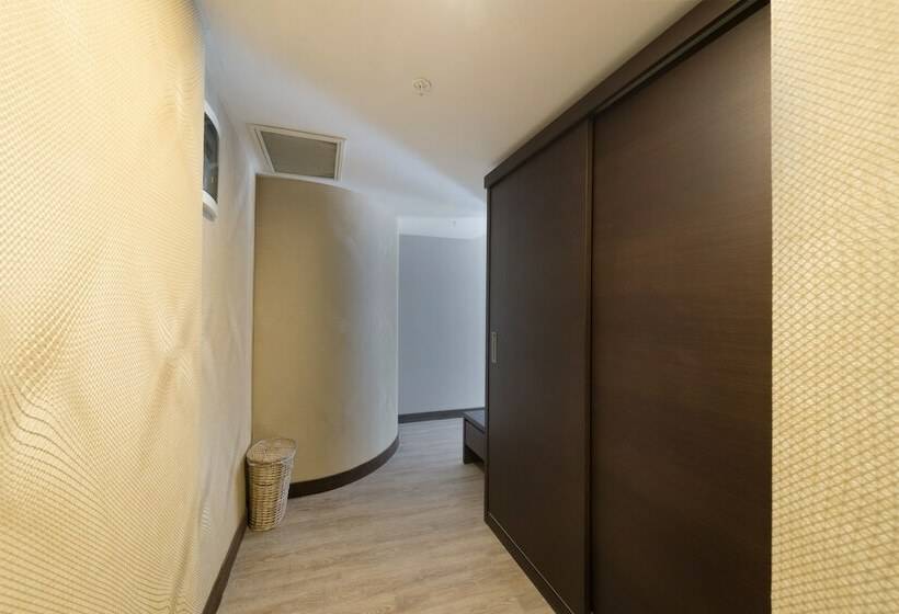 سوئیت با وان آب گرم, Sealife Family Resort