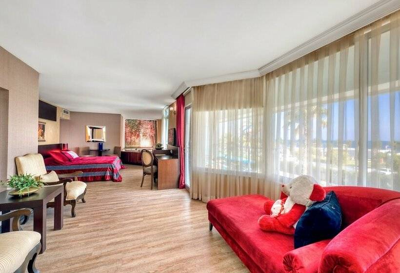 سوئیت با وان آب گرم, Sealife Family Resort