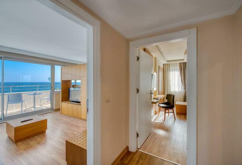 سوییت با چشمانداز دریا, Sealife Family Resort