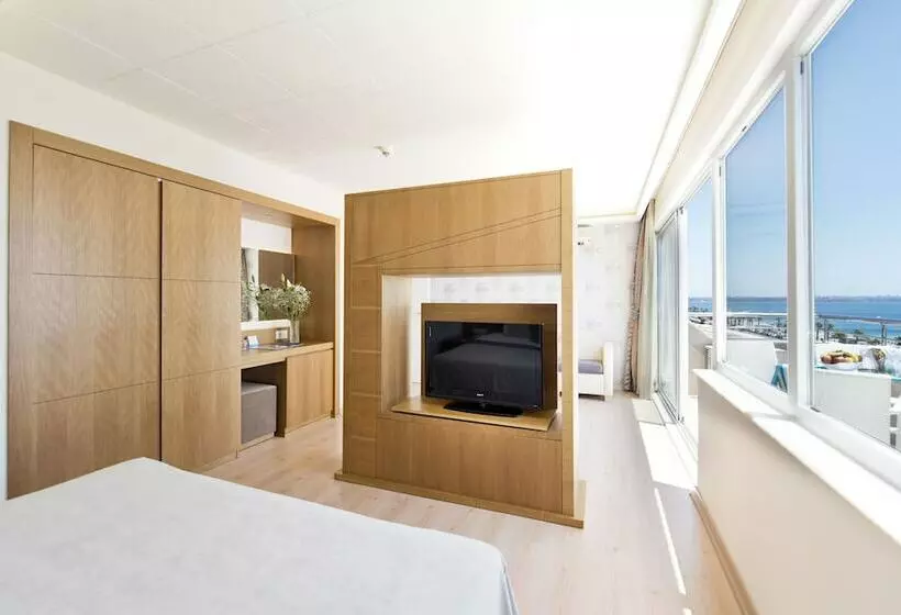 سوییت با چشمانداز دریا, Sealife Family Resort