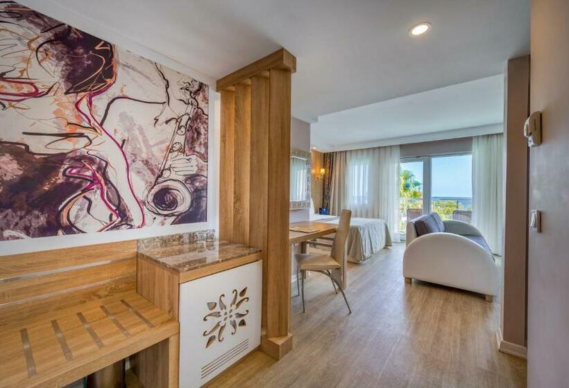 سوییت جونیور با چشمانداز دریا, Sealife Family Resort