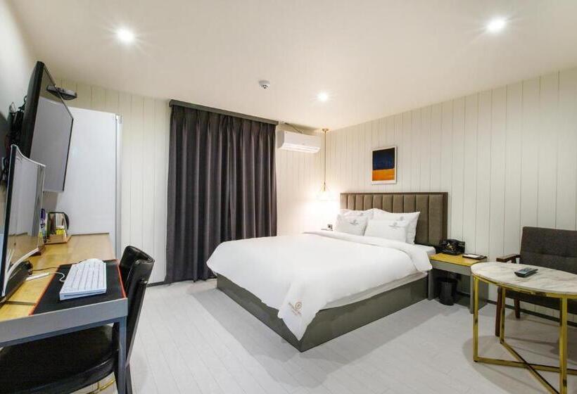 Номер Стандарт, Brown Dot Hotel Minam