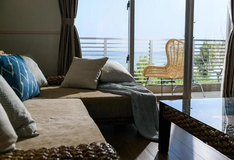 オーシャンビューのスーペリアトリプルルーム, Odysis Onna Resort