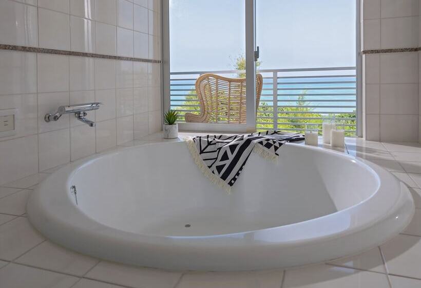 اتاق لوکس با چشم‌انداز دریا, Odysis Onna Resort