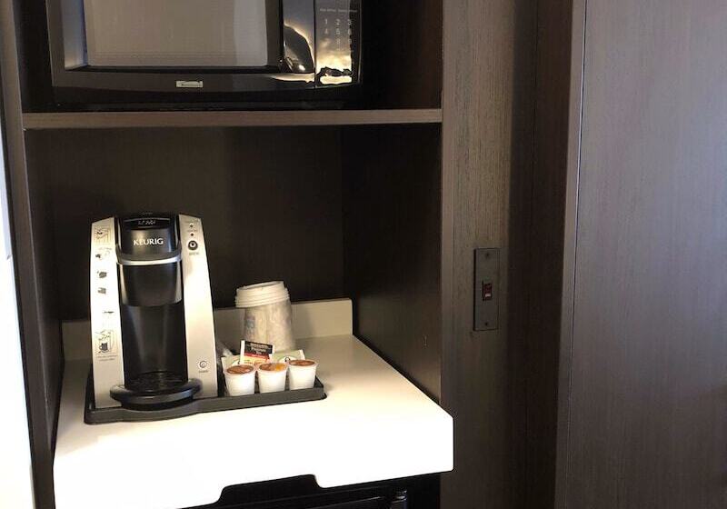 جناح, Holiday Inn Express Hotel & Suites Ashland, An Ihg