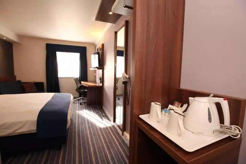اتاق استاندارد برای معلولان, Holiday Inn Express Leeds East, An Ihg