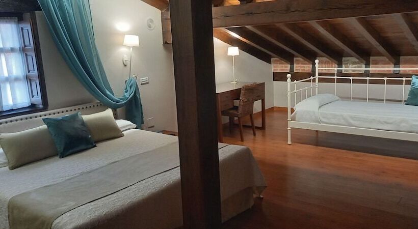 اتاق استاندارد سه نفره, La Casona De Revolgo