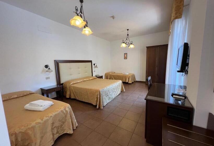 プールビューのスタンダードクアドラプルルーム, Soleado