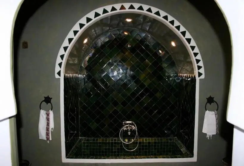 سوییت لوکس, Dar Nejma