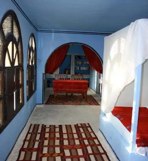 سوییت لوکس, Dar Nejma