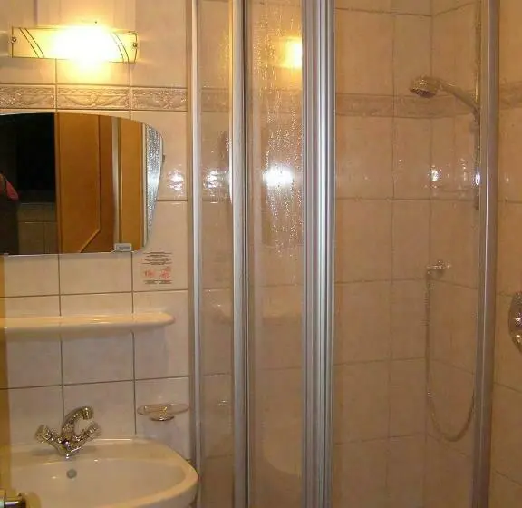 اتاق استاندارد با بالکن, Haus Fallesin