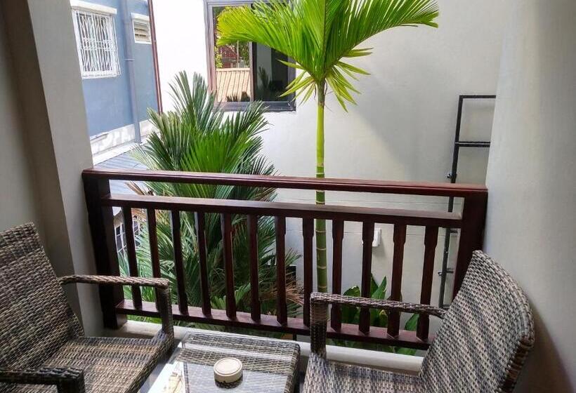 غرفة قياسية مزوَّدة بشُرفة, De Sripoom Sha Extra Plus