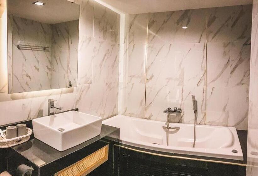 إستوديو قياسى, De Sripoom Sha Extra Plus