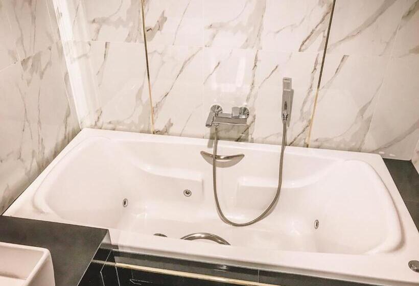 إستوديو قياسى, De Sripoom Sha Extra Plus