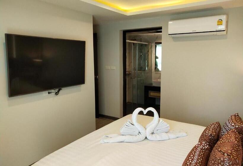 جناح إدارى, De Sripoom Sha Extra Plus