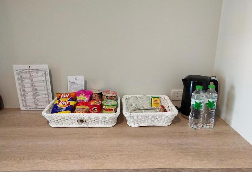 جناح إدارى, De Sripoom Sha Extra Plus