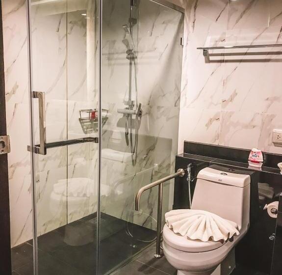 غرفة عائلية, De Sripoom Sha Extra Plus