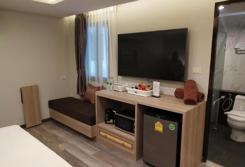 غرفة عائلية, De Sripoom Sha Extra Plus