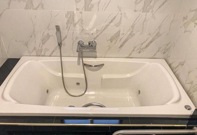 غرفة ديلوكس, De Sripoom Sha Extra Plus